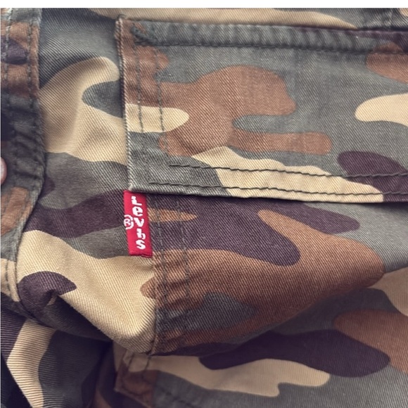 💕NWT Levi's 94” Baggy Cargo Camo Straight Leg Jeans size 28x30 - Picture 7 of 13